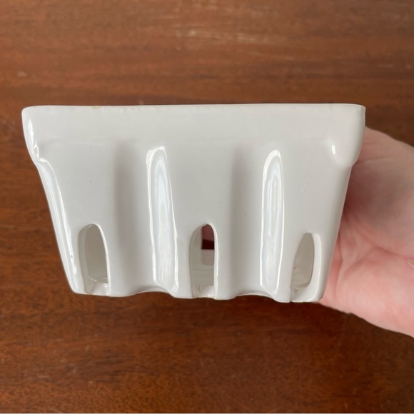 Two’s Company Solid White Square Ceramic Farmers Market Fruit Basket For Berries - Picture 4 of 5